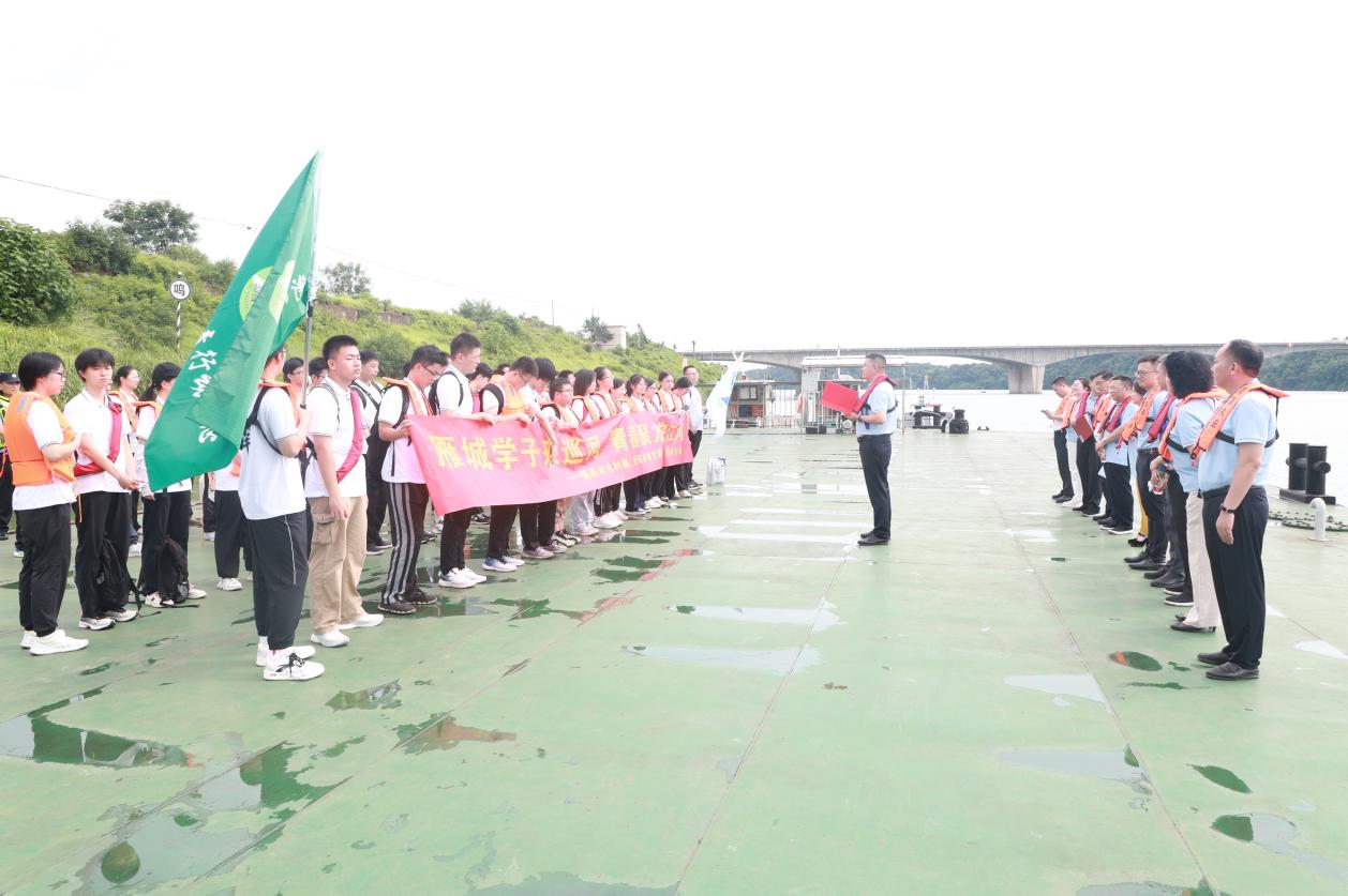 衡陽“學子”來巡河 青春聚力護清波